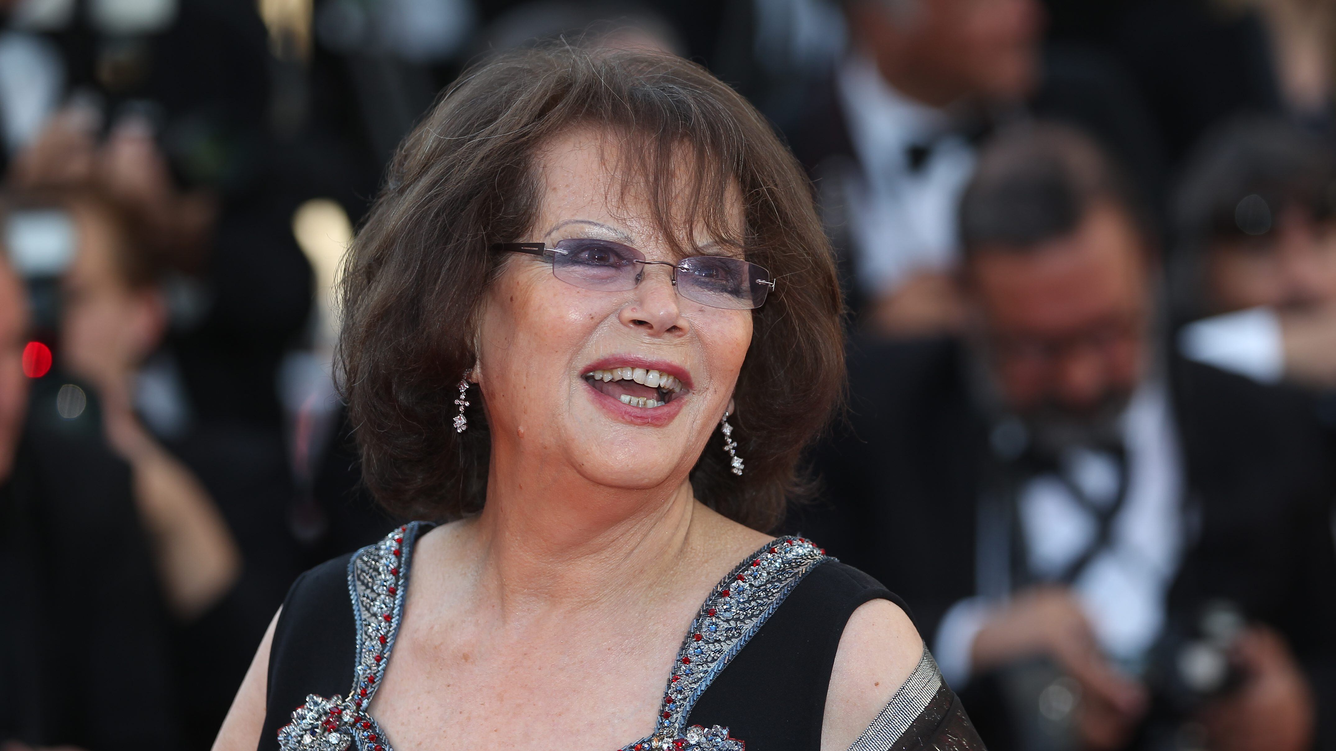 Claudia Cardinale mette all'asta i vestiti