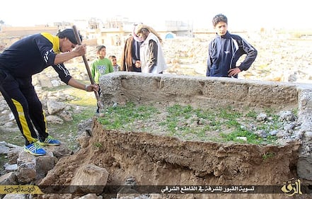 Isis profana i cimiteri 5