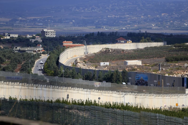 Le forze di pace delle Nazioni Unite in Libano (Unifil) pattugliano il confine libanese-israeliano a Odeissah, nel sud del Libano.