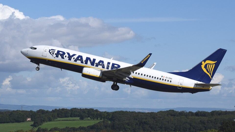 Coronavirus, passeggeri denunciano: "Ryanair non rimborsa biglietti"