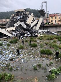 Genova, le immagini choc dei soccorsi 7