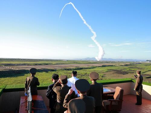 Missile vola per oltre 400 km: Kim sfida di nuovo l'Occidente