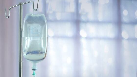 Mancano le flebo in ospedale: "Mia madre pesa solo 37 chili"
