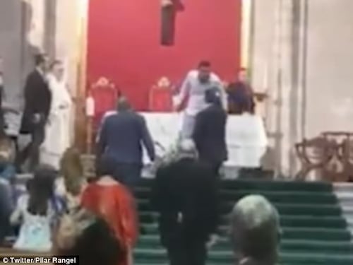 Spagna, entra in chiesa gridando Allah akbar durante un matrimonio