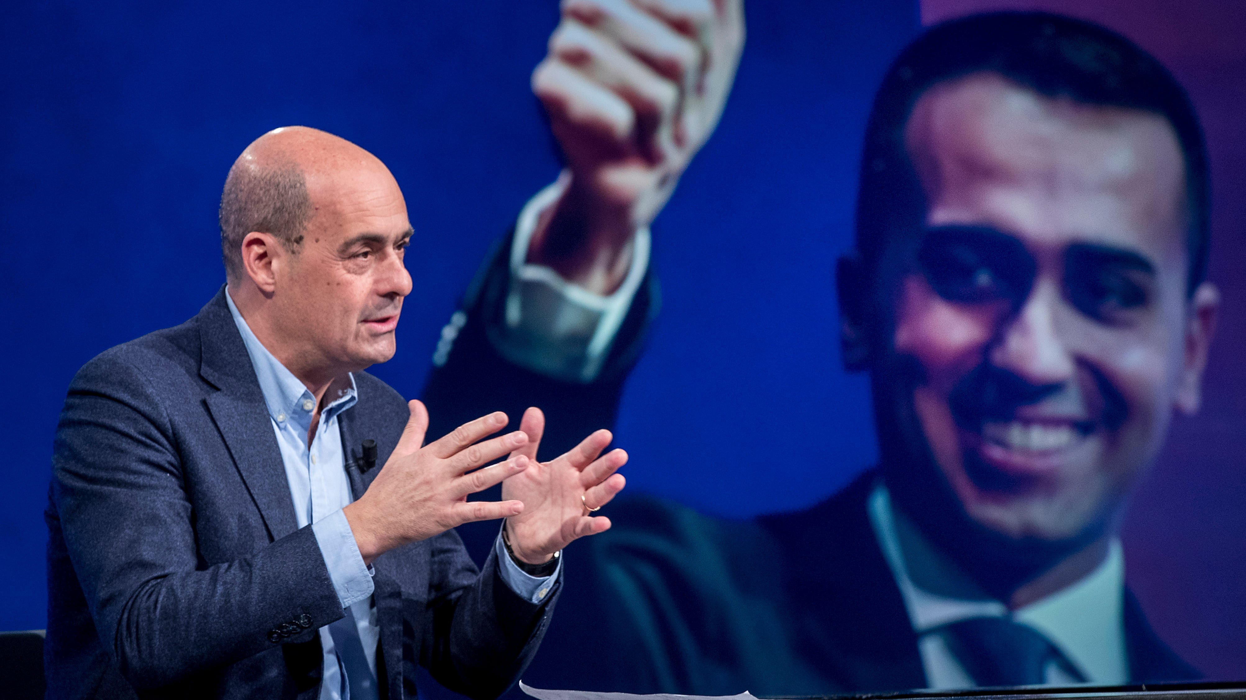 Ormai il Pd cede su tutto. Di Maio: "Sì al vincolo di mandato"