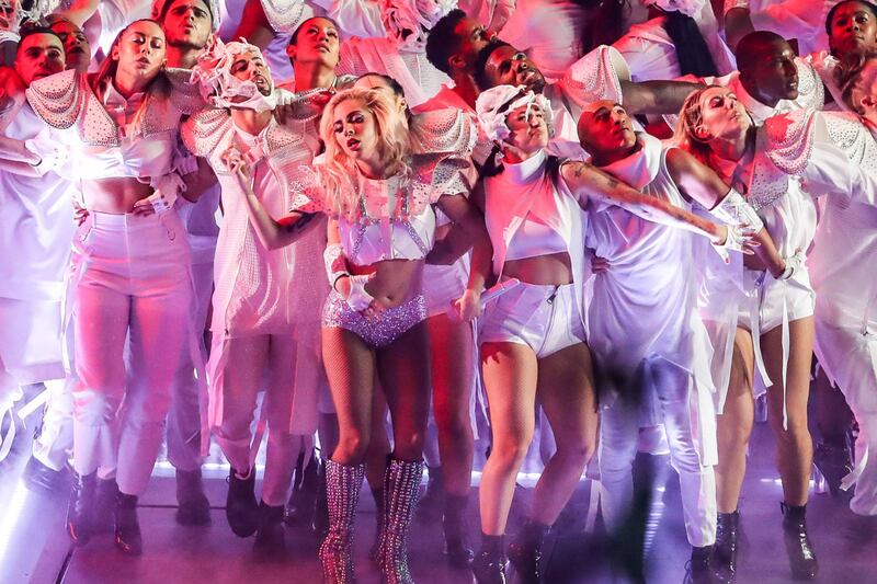 Lady Gaga sexy e glitterata al Super Bowl 19