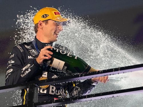 La F1 su una tavola di legno apparecchia il finale show