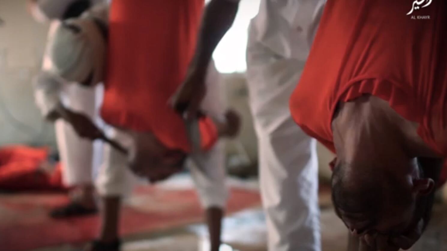 L'Isis celebra la festa del sacrificio macellando prigionieri come bestie