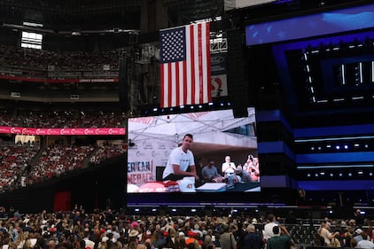 Il lungo addio a Charlie Kirk in Arizona 6