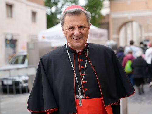 Quei veleni in extremis sul Papa e Grech. Entrambi accusati di "coperture" su abusi