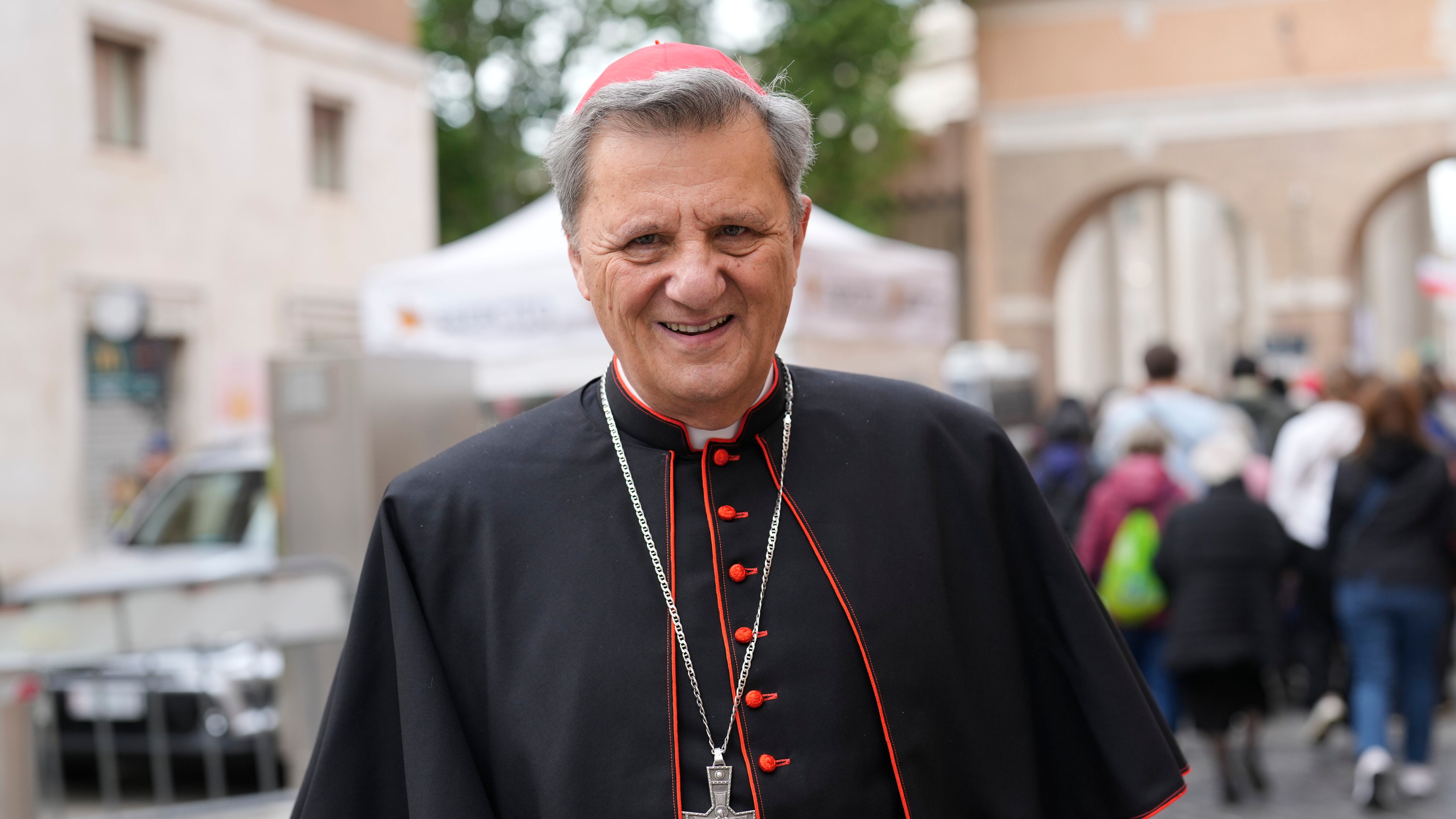Quei veleni in extremis sul Papa e Grech. Entrambi accusati di "coperture" su abusi