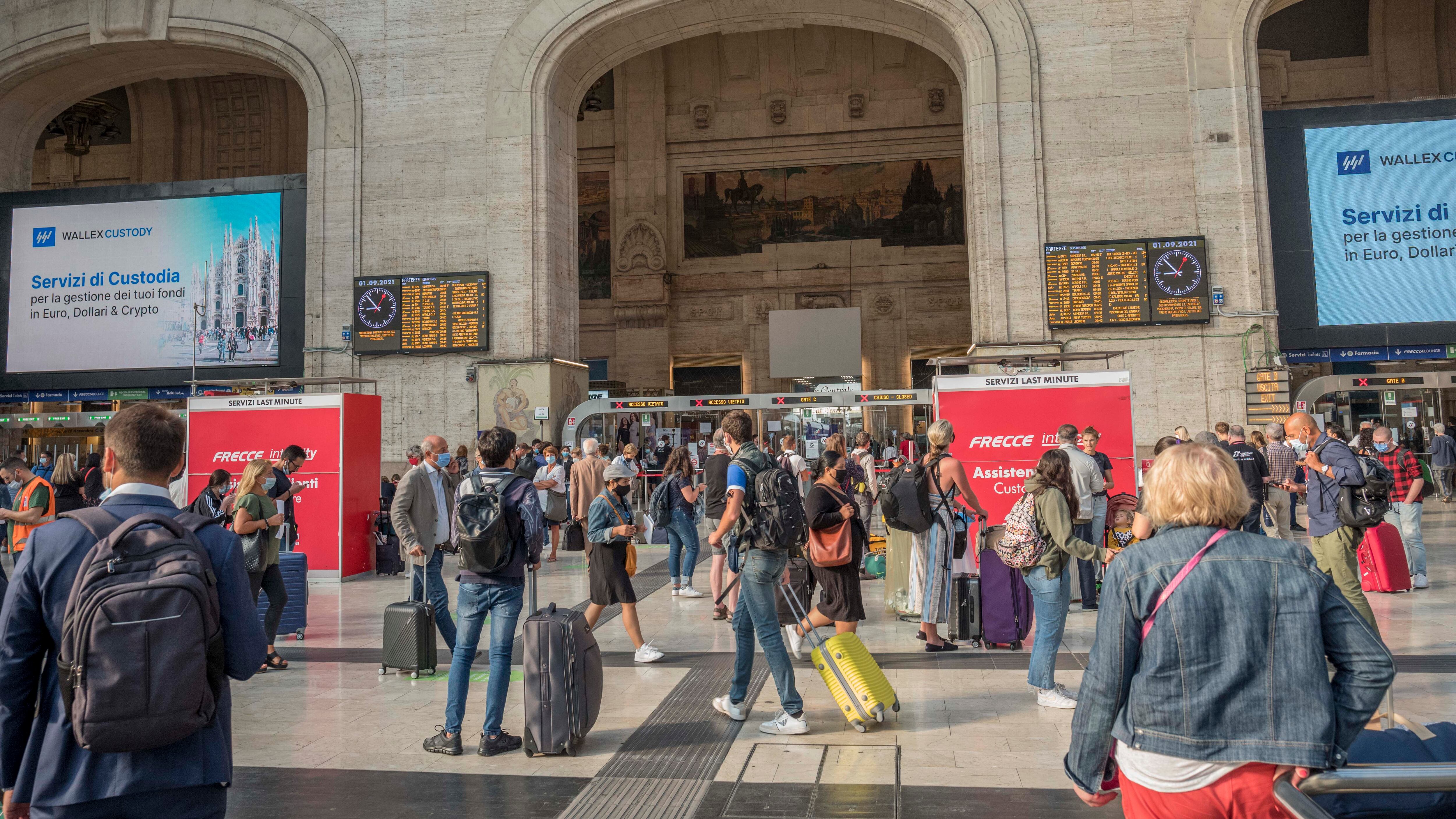 "Collegate un cavo...", sulle chat no vax i consigli per sabotare i treni