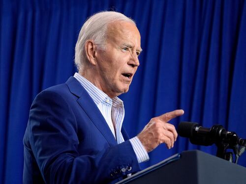 Biden, check up dopo il dibattito: "Sto bene". Ma per l'80% degli americani è "troppo vecchio"