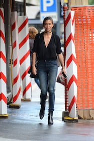 Claudia Galanti sexy per le vie di Milano 10