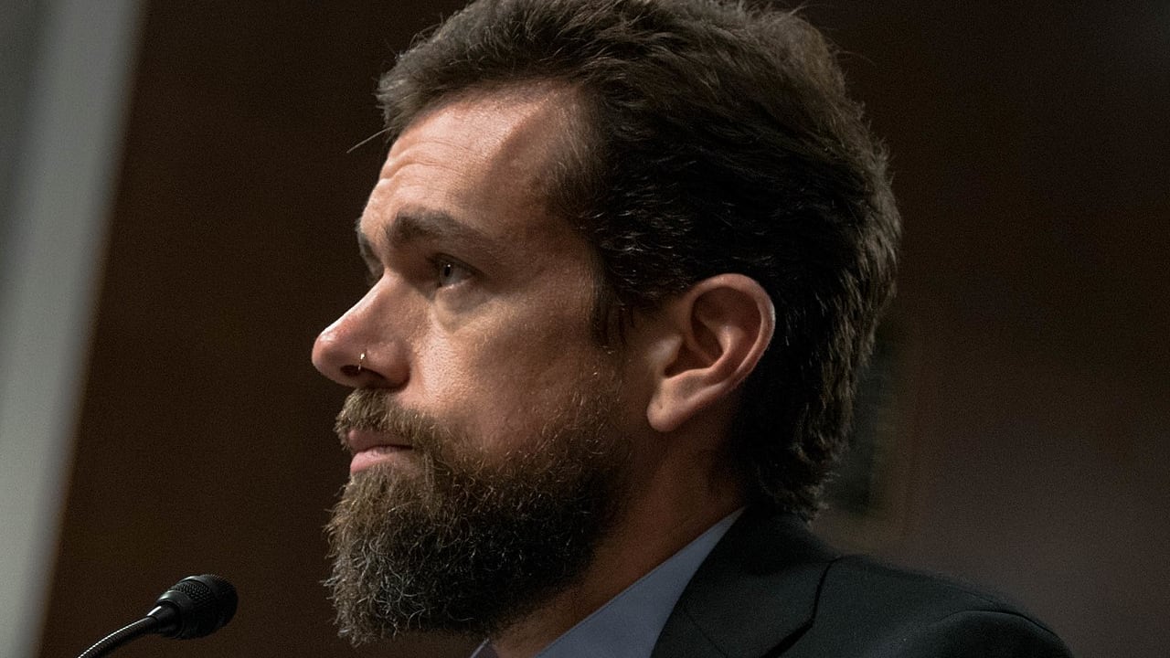 Dorsey sceglie l'ascetismo e molla Twitter (che risale)
