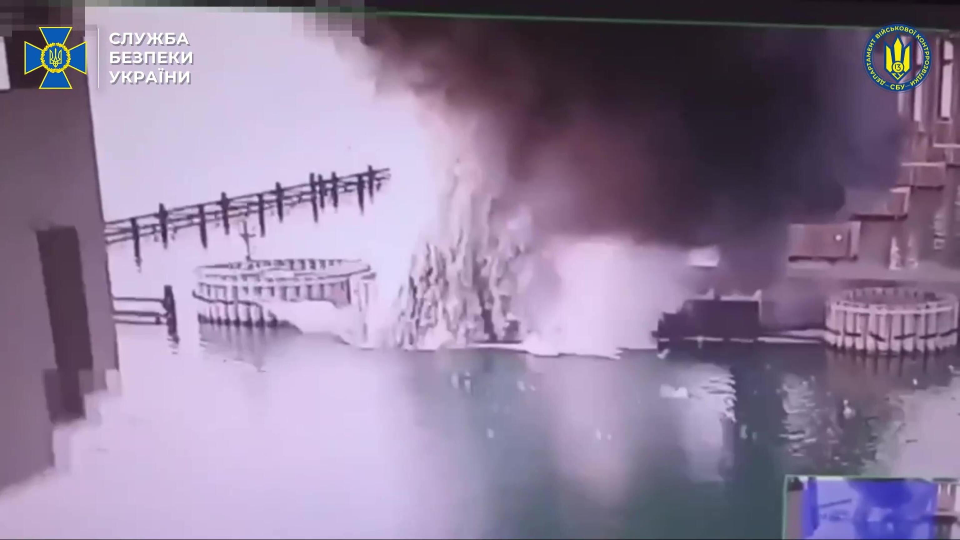 Colpito il ponte per la Crimea. Kiev beffa ancora le difese russe