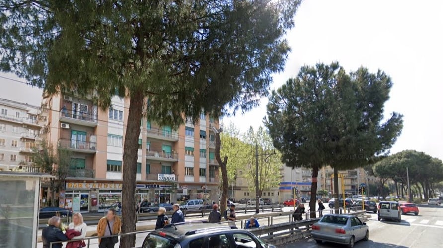 Roma, prima la rapina poi le botte ai militari: arrestato magrebino