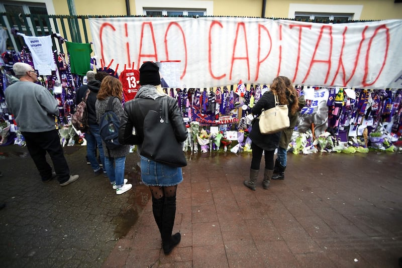 L'ultimo saluto ad Astori: i tifosi della Fiorentina in massa a Coverciano 2