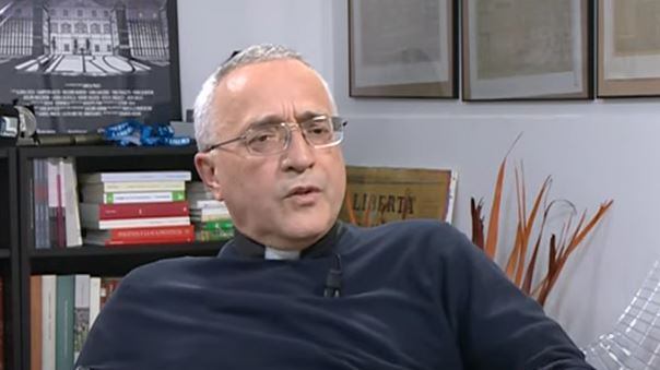 Parroco dice messa e arriva la polizia: "Non pagate le multe"