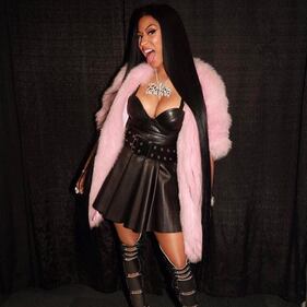 Nicki Minaj, seno in mostra per i 4 milioni di dischi 3