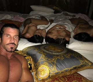 Travers Beynon: le ragazze sexy del magnate del tabacco 7