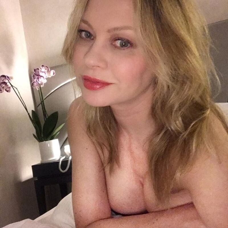 Anna Falchi sexy su Instagram: gli scatti dell'attrice tifosa della Lazio 2