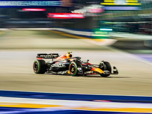 Gp Singapore, Perez sanzionato ma vince. La beffa Ferrari: scoppia la polemica