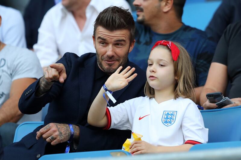 David Beckham attaccato da stampa, tv e social per aver baciato sua figlia 12