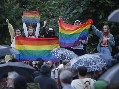 La Russia mette al bando i gay: "Lgbtq movimento estremista"