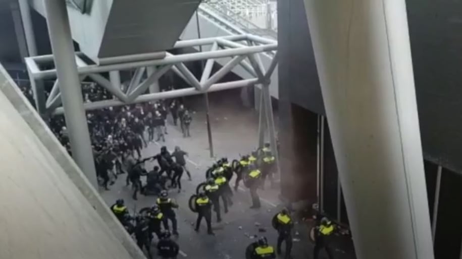 Ajax-Juventus, scontri tra tifosi. Salvini: "Fermati 120 supporter bianconeri"