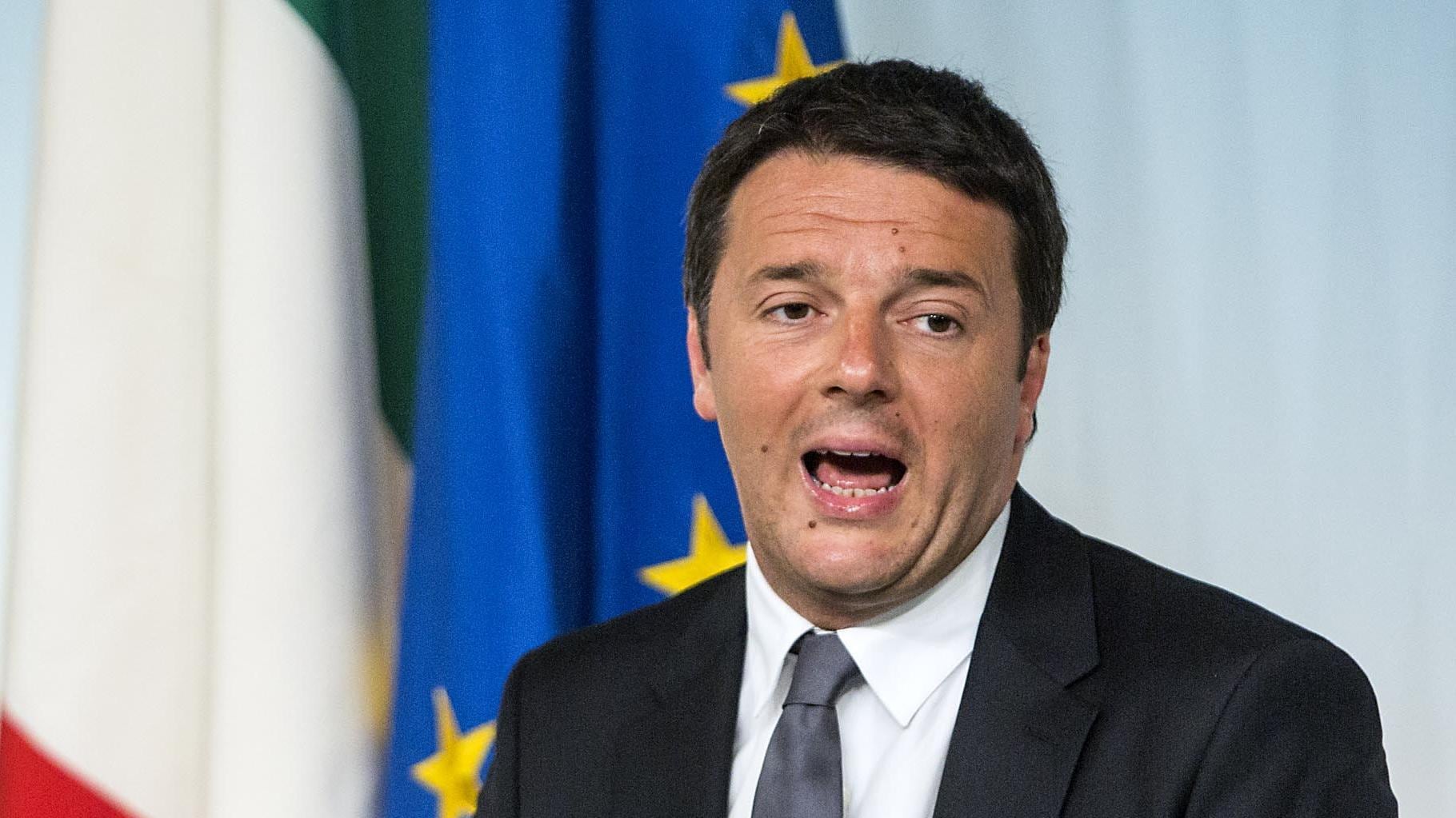 Renzi fa il duro con la Merkel per sistemare il Pd