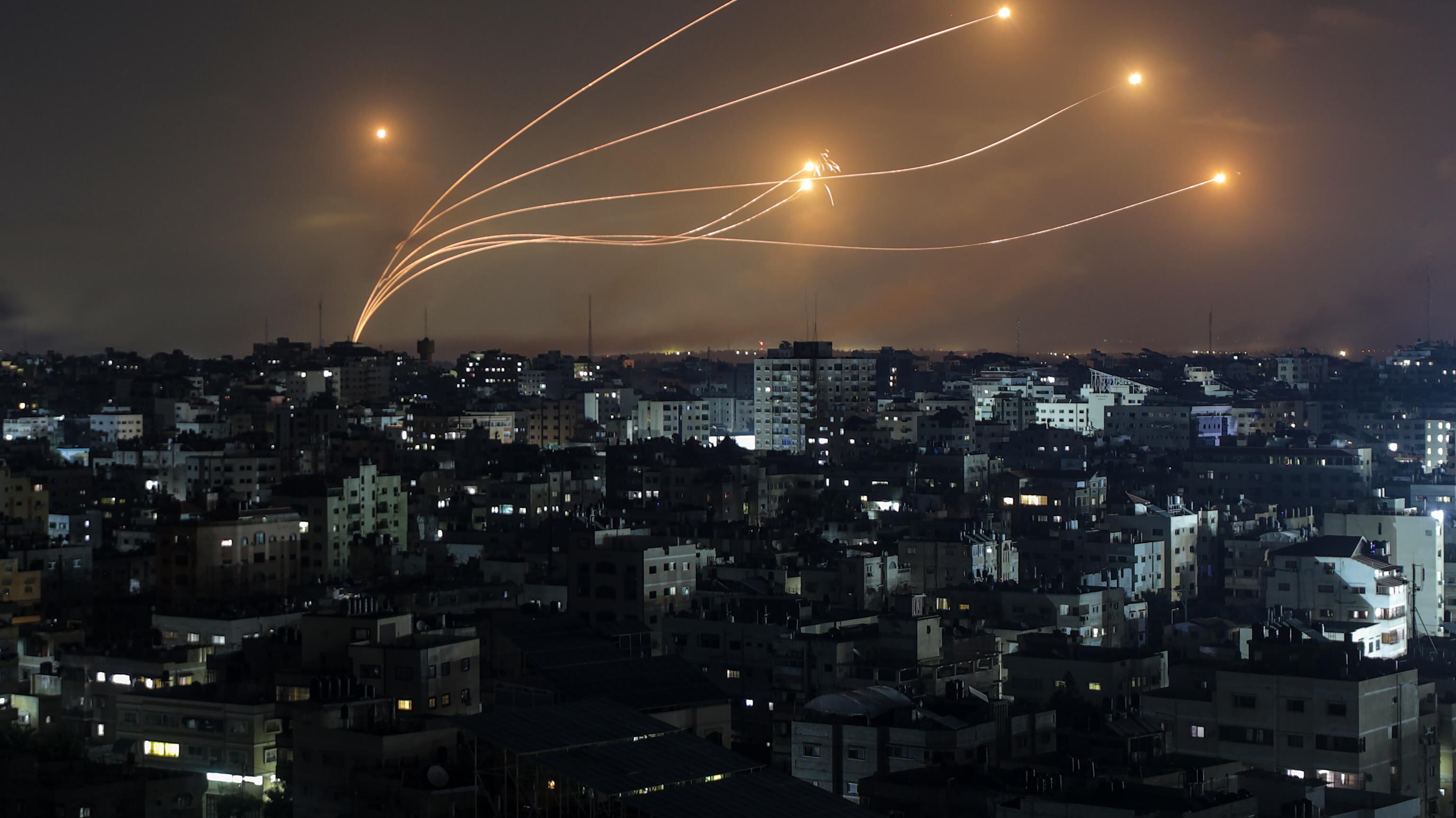 Gaza è al buio, mille morti. Colpito il cuore di Hamas. Israele, "governo di guerra"