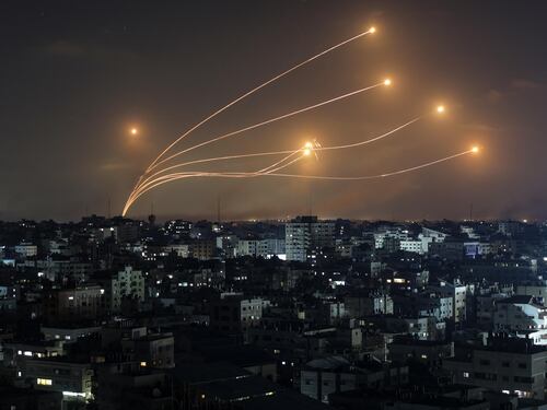 Gaza è al buio, mille morti. Colpito il cuore di Hamas. Israele, "governo di guerra"