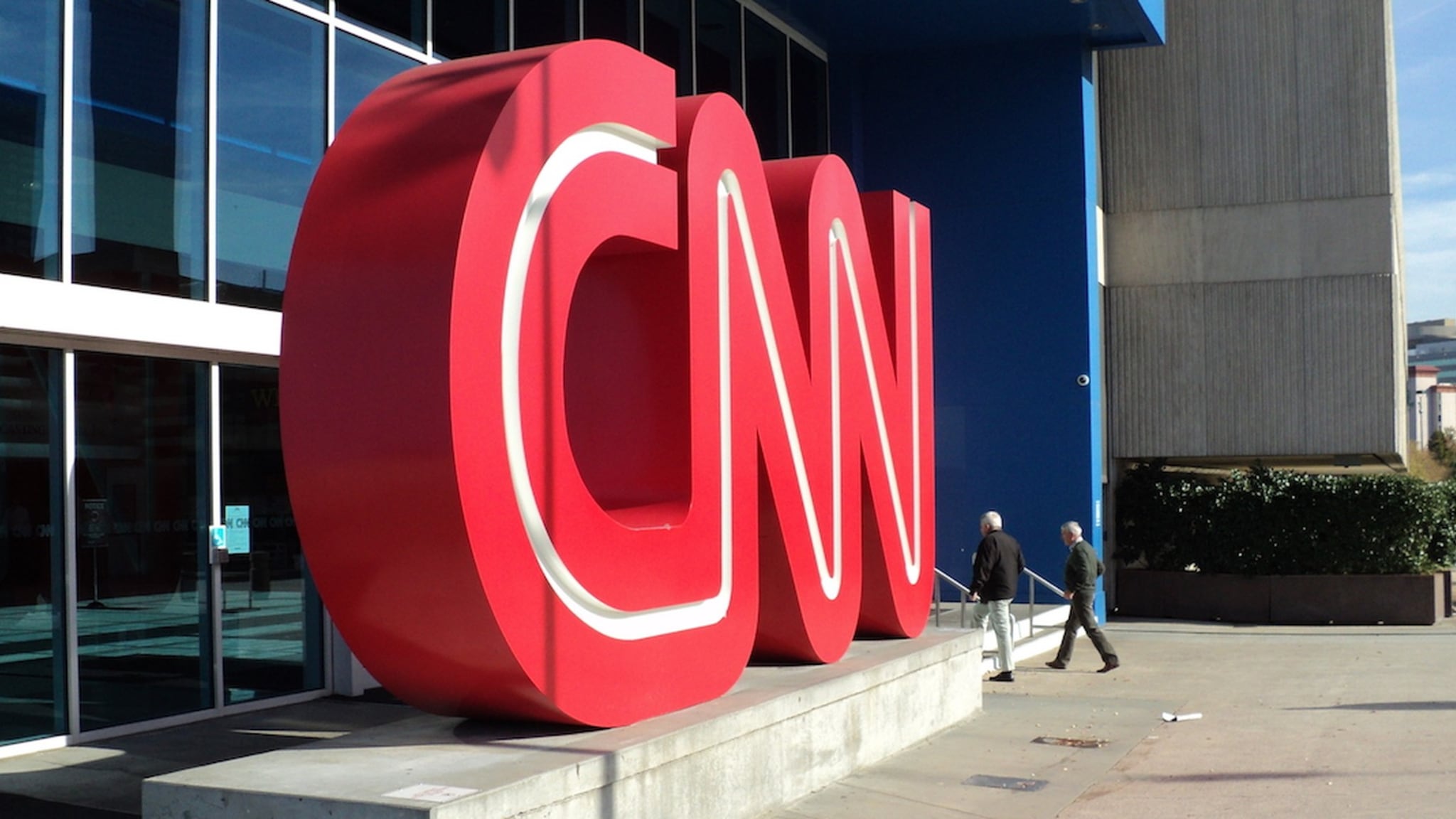 Russiagate, falso scoop di Cnn: via tre giornalisti. E Trump esulta: "Wow"