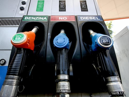 Gasolio, torna il taglio delle accise fino al 7 novembre: quasi 5 centesimi in meno al litro