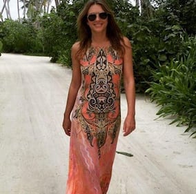 Liz Hurley, sexy bikini in India 11