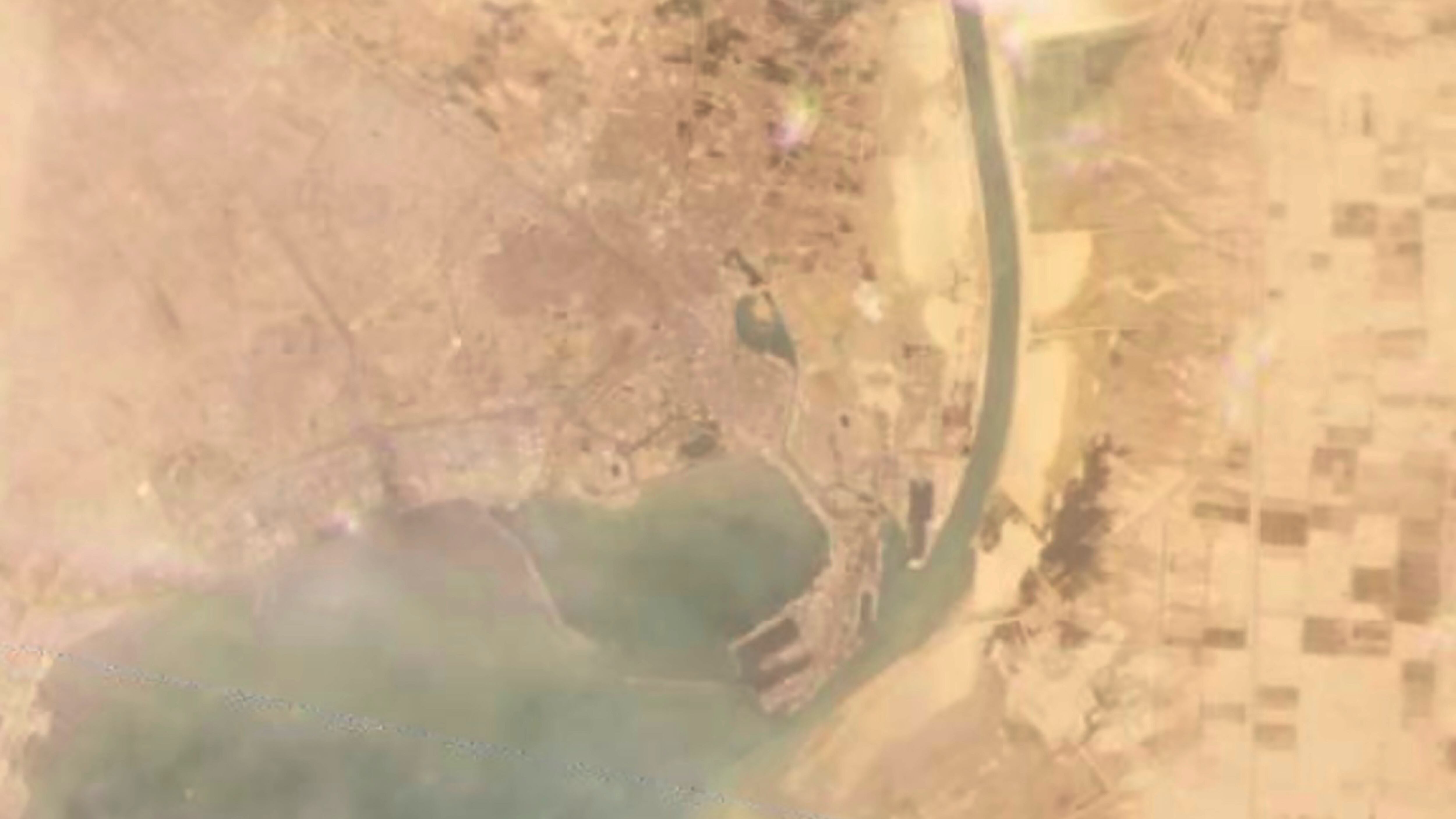 Il mega cargo si incaglia nel Canale di Suez. Traffici globali in tilt