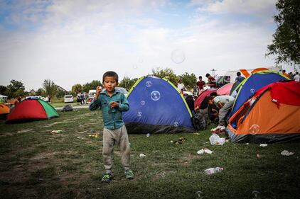 Immigrazione, i bimbi in marcia lungo la rotta balcanica 4