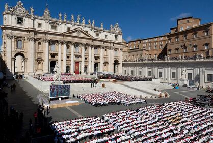 Piazza San Pietro stracolma per le esequie di Papa Francesco 2