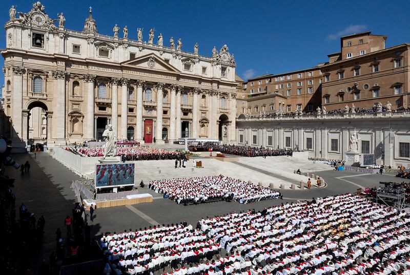 Piazza San Pietro stracolma per le esequie di Papa Francesco 2