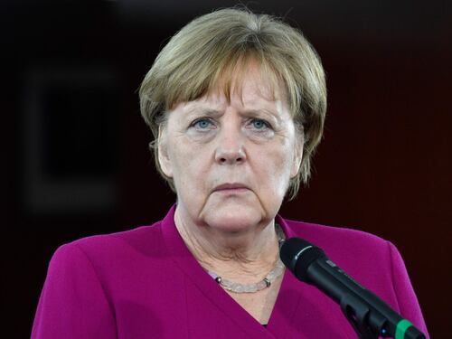 Da Merkel un segnale all'Italia: "Dobbiamo parlare direttamente"