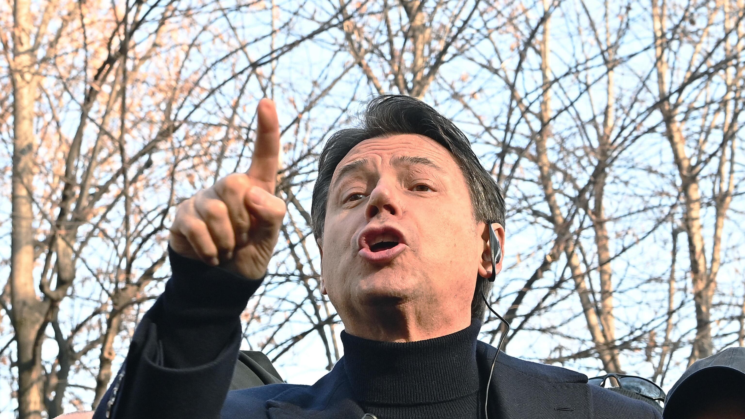 "Follia pura". Conte difende il reddito di cittadinanza e attacca il governo