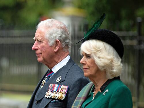 La rivolta che agita Camilla e tutta la Royal Family: la foto "boomerang"