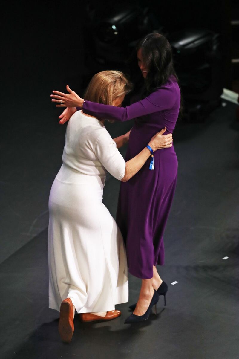 Meghan Markle affascinante in viola: foto 1