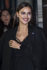 Irina Shayk hot per gli auguri di Natale 6