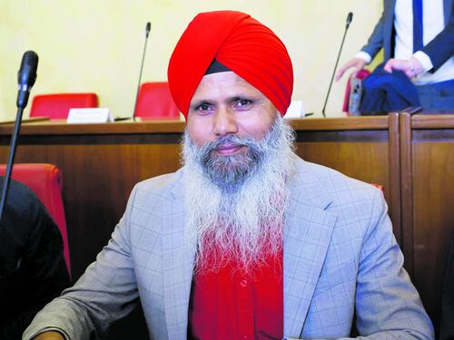 Botte alle figlie "occidentali". Il consigliere sikh andava respinto