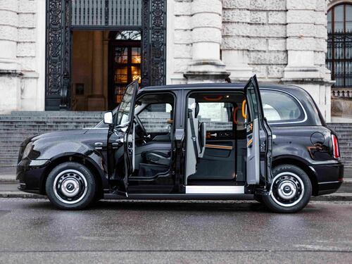 Koelliker protagonista alla Milano Design Week 2024 con l’iconico cab londinese