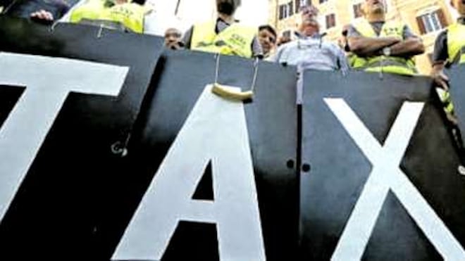 Taxi legali contro taxi abusivi: legalità a Roma questa sconosciuta