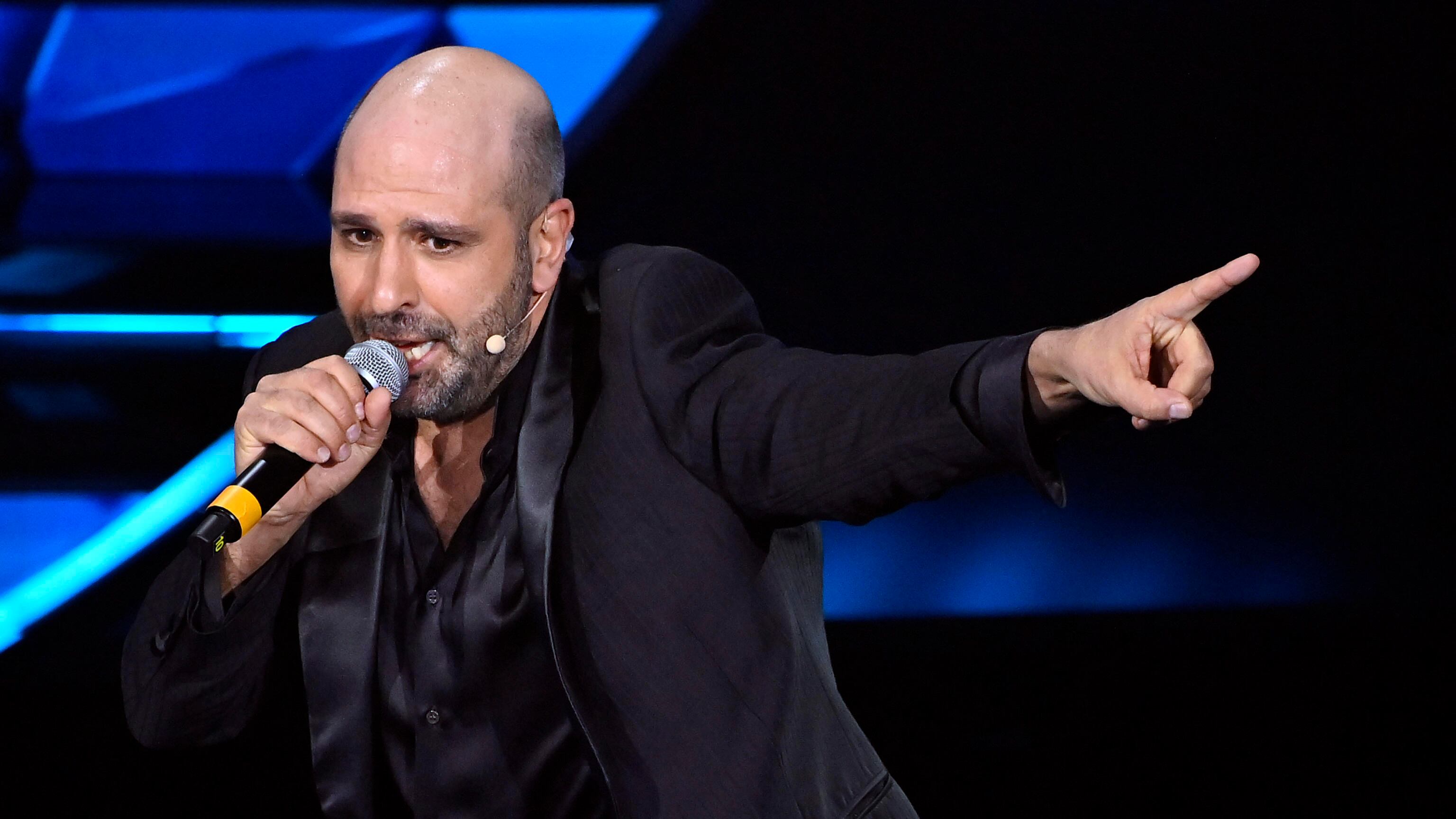 Checco Zalone rimane politicamente scorretto (ma forse un po’ meno)
