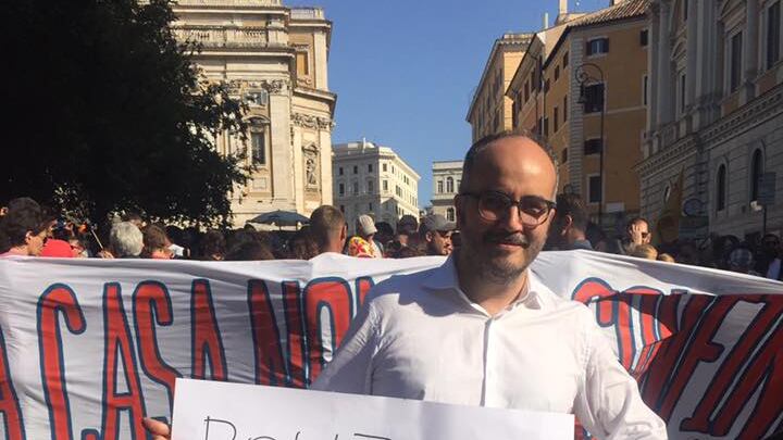 Il nuovo provocatore che agita i talk show e vede fascisti ovunque